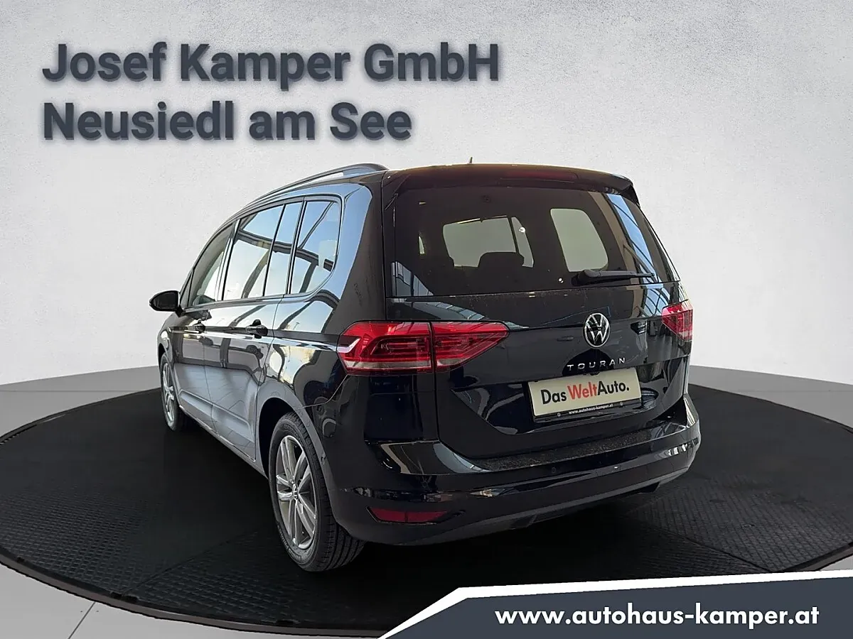 Volkswagen Touran 2024 photo 3