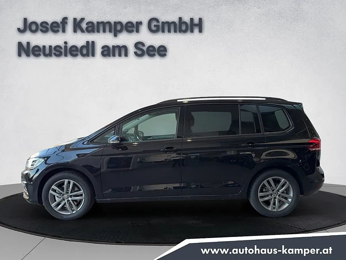 Volkswagen Touran 2024 photo 2