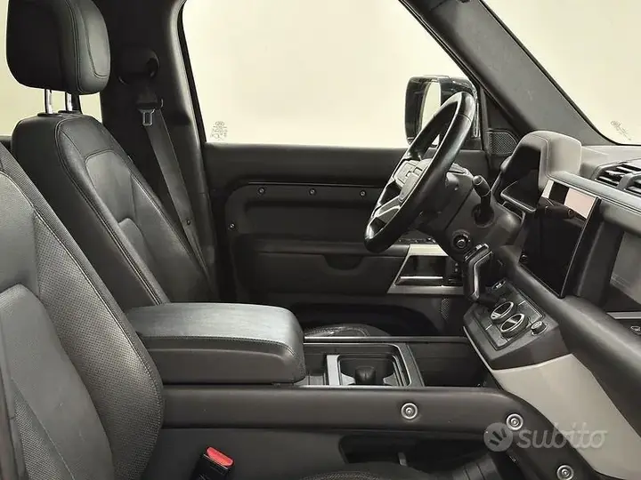 Land Rover Defender 2022 photo 3