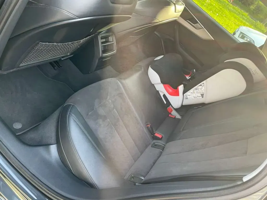 Audi A4 2017 photo 2