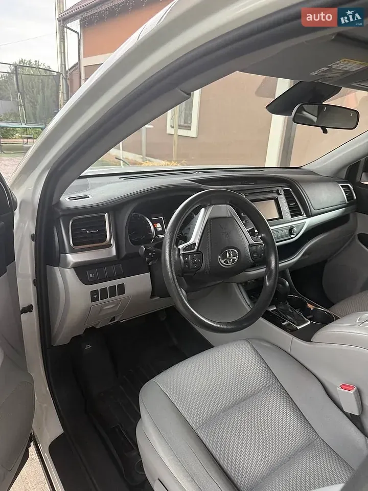 Toyota Highlander 2019 photo 2