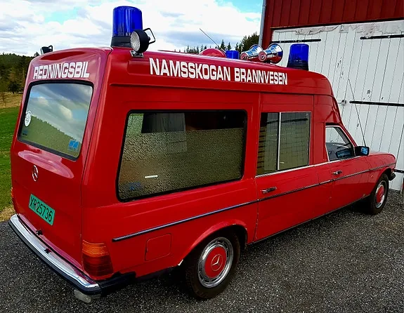 Mercedes-Benz 250 1982 photo 4