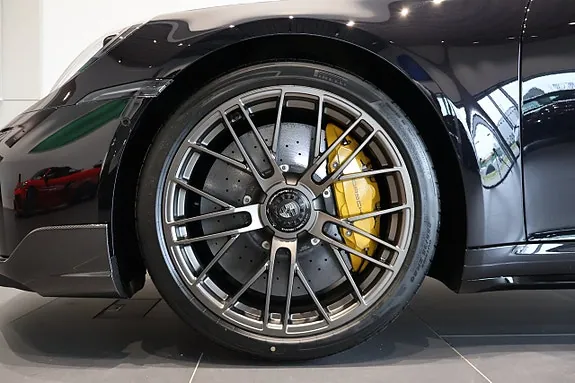 Porsche 911 Turbo S 2027 photo 4