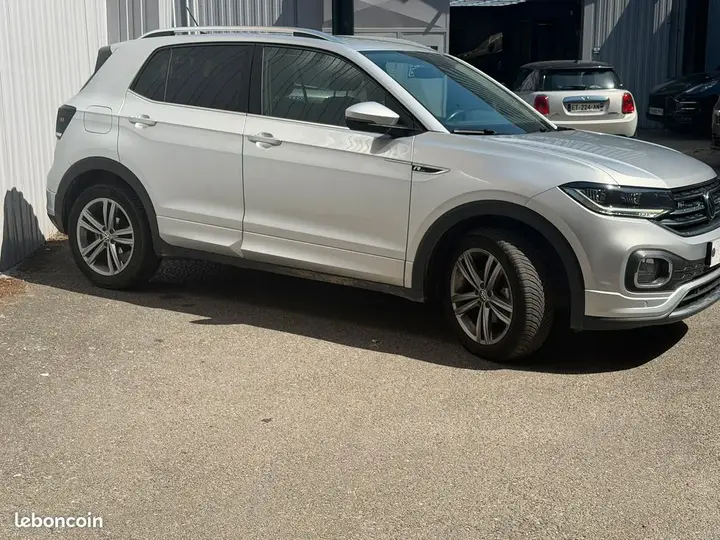 Volkswagen T-Roc 2023 photo 3