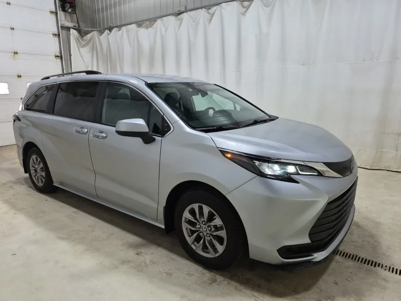 Toyota Sienna 2025 photo 3