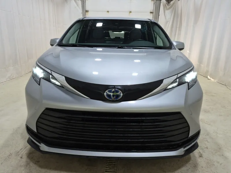 Toyota Sienna 2025 photo 2