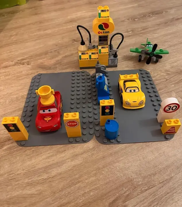 Lego Duplo Autos, Flugzeug, Duplo Tankstelle