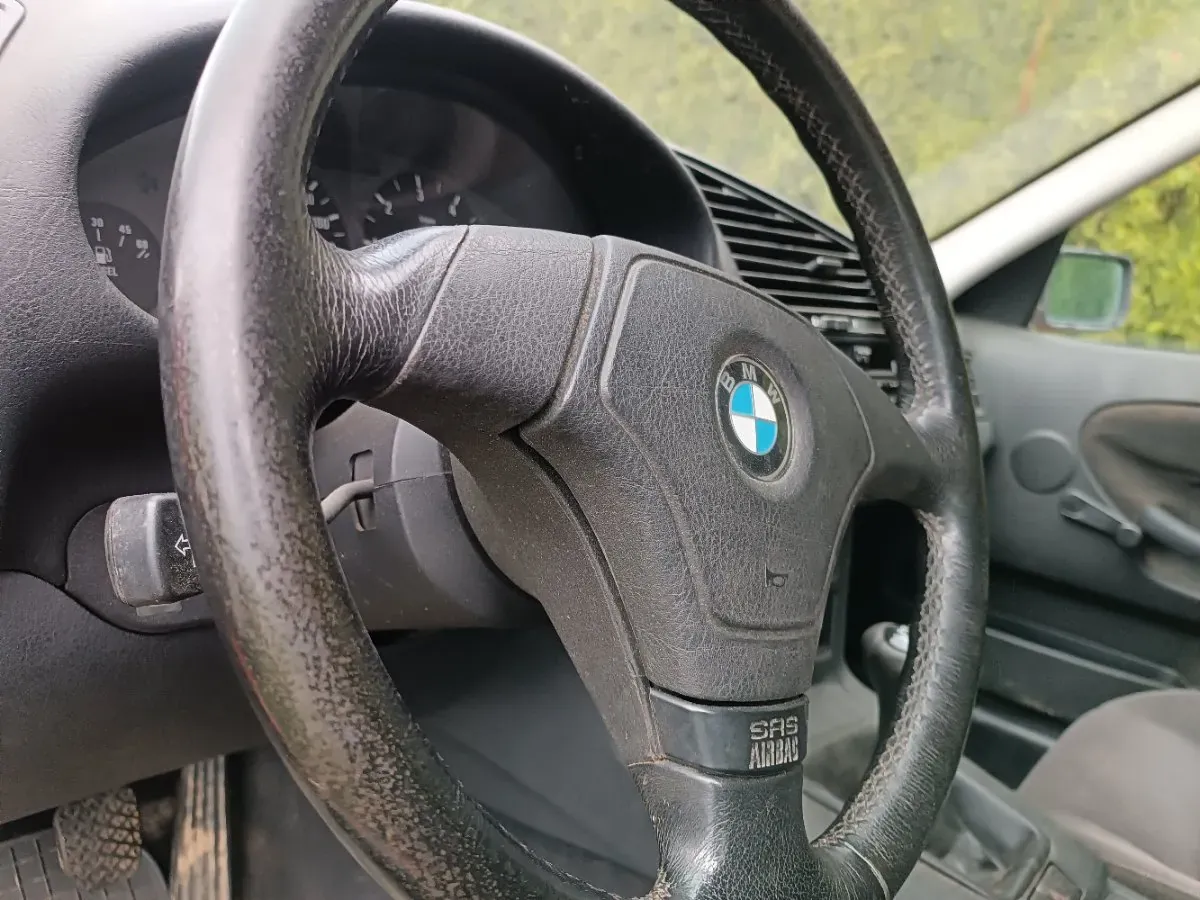 BMW 3 Series 1995 photo 3