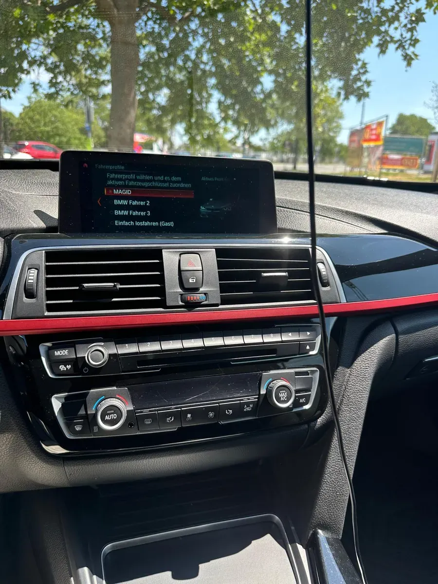 BMW 3 Series 2019 photo 3