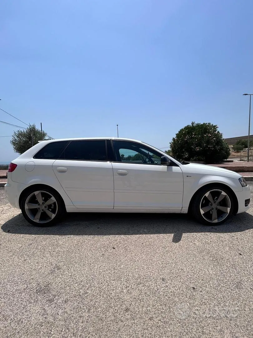 Audi A3 2011 photo 2