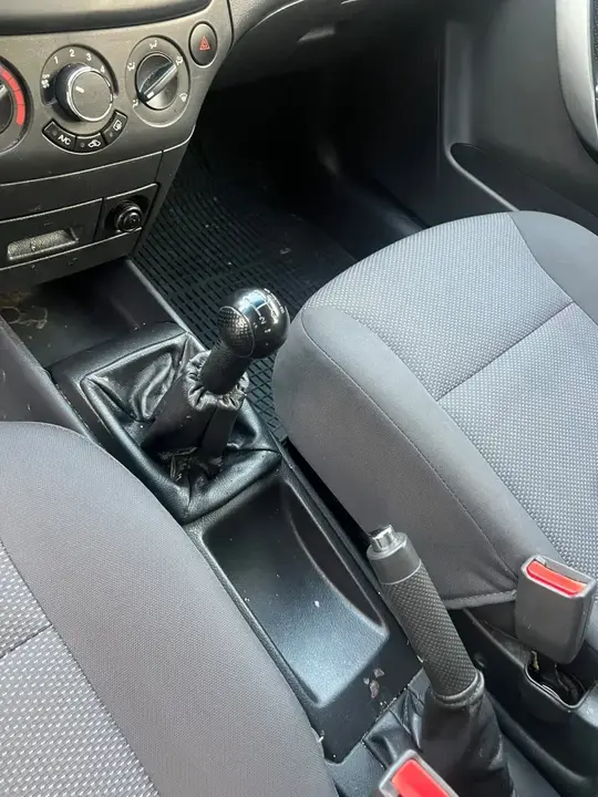 Chevrolet Aveo 2010 photo 2