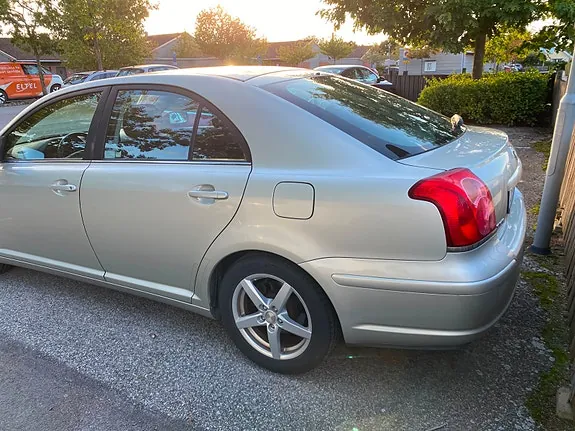 Toyota Avensis 2003 photo 3