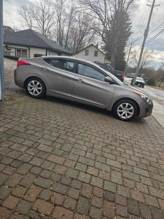 Hyundai Elantra 2011 photo 2
