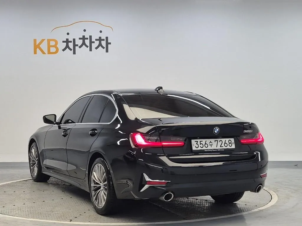 BMW 3 Series 2020 photo 2