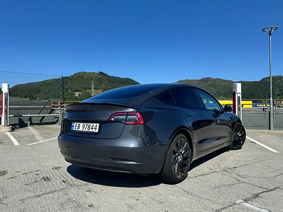 Tesla Model 3 2020 photo 3