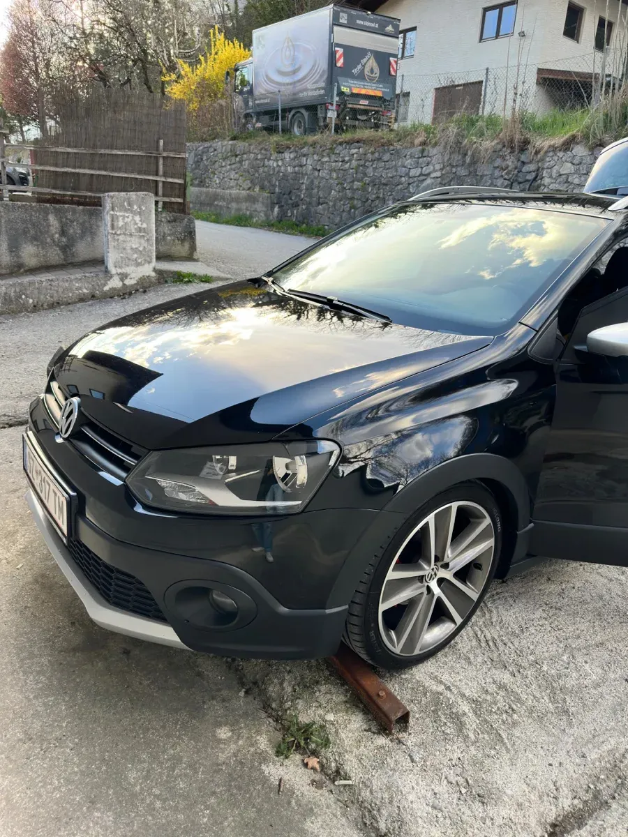 Volkswagen Polo 2011 photo 2