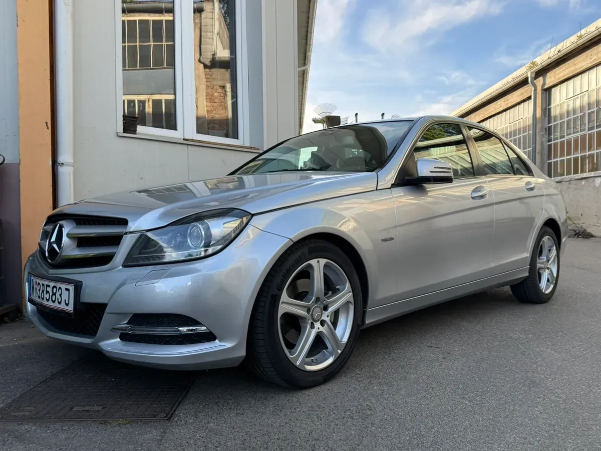 Mercedes-Benz C-Class 2011 photo 2