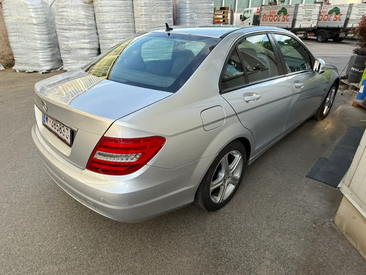 Mercedes-Benz C-Class 2011 photo 3