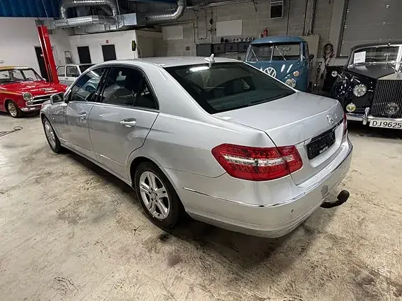 Mercedes-Benz E200 D 2010 photo 3