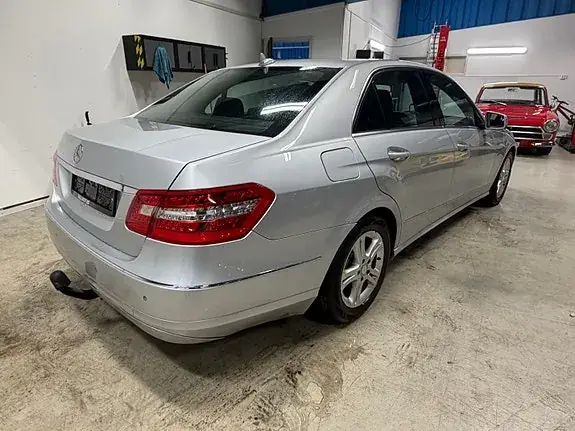 Mercedes-Benz E200 D 2010 photo 5