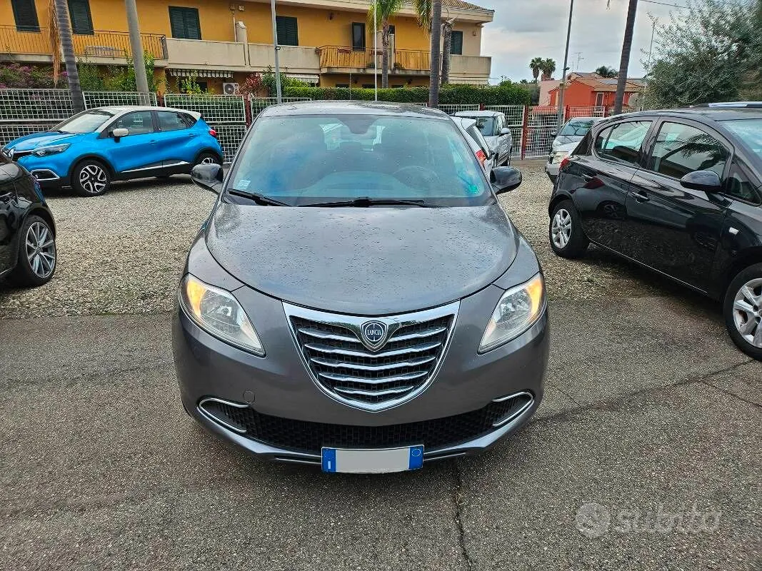 Lancia Ypsilon 2015 photo 2