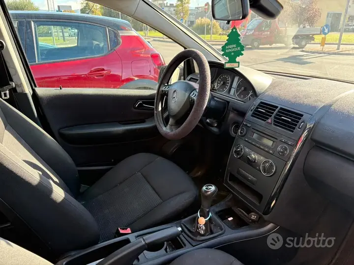 Mercedes-Benz A 2009 photo 2