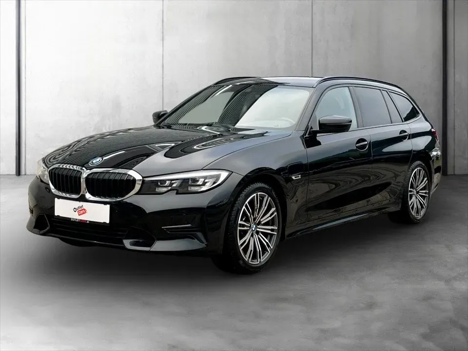 BMW 3 Series 2022 photo 2