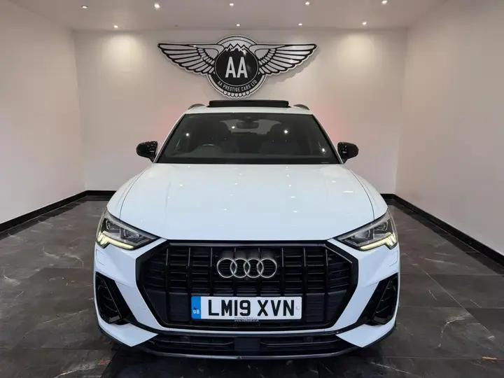 Audi Q3 2019 photo 2