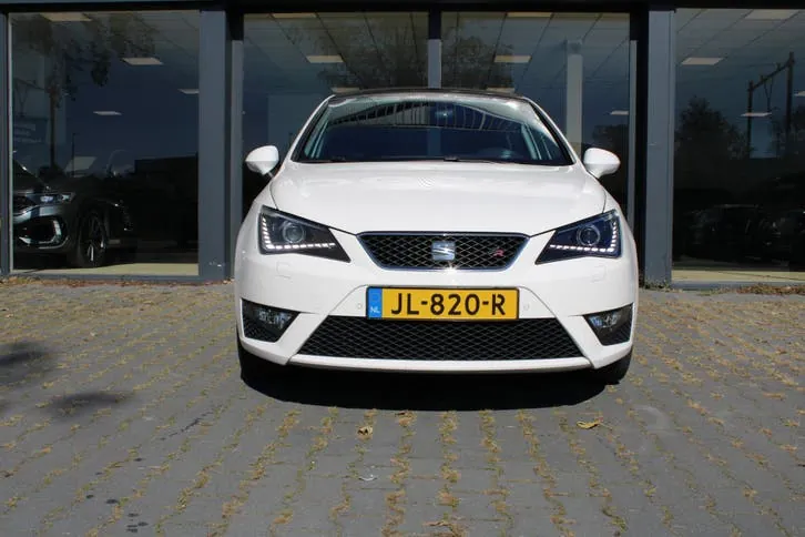 Seat Ibiza 2016 photo 2