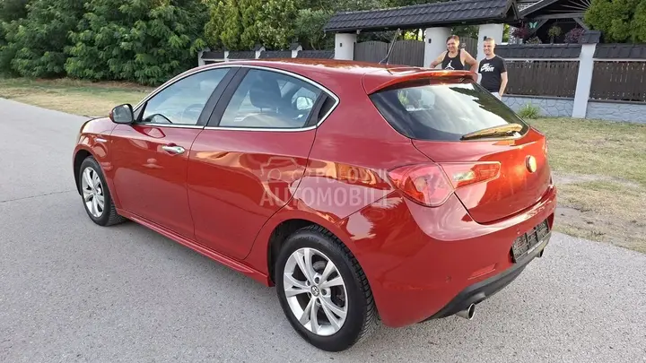 Alfa Romeo Giulietta 2013 photo 3
