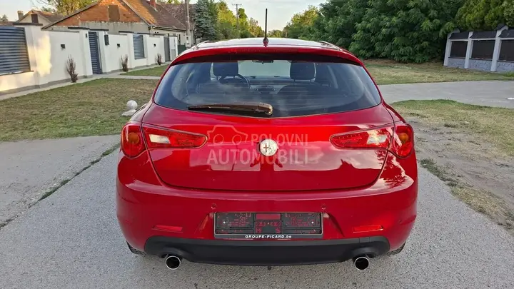 Alfa Romeo Giulietta 2013 photo 4