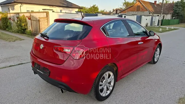 Alfa Romeo Giulietta 2013 photo 5