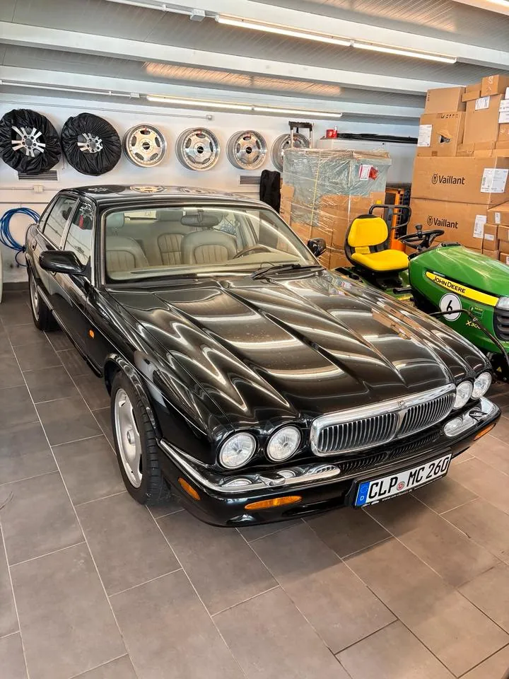 Jaguar Xj8