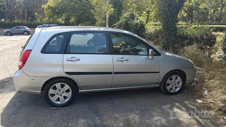 Suzuki Liana 2003 photo 2