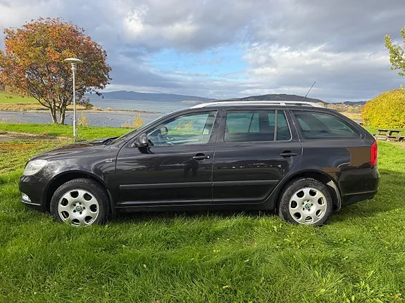 Skoda Octavia 2013 photo 2