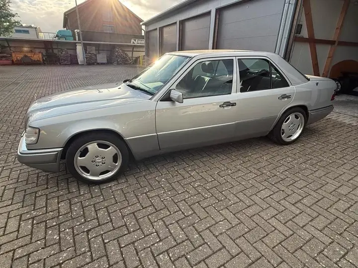 Mercedes-Benz W124