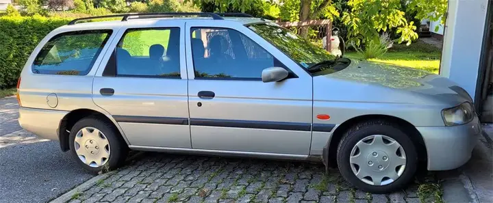 Ford Escort 1999 photo 2