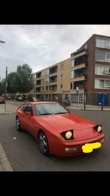 Porsche 944