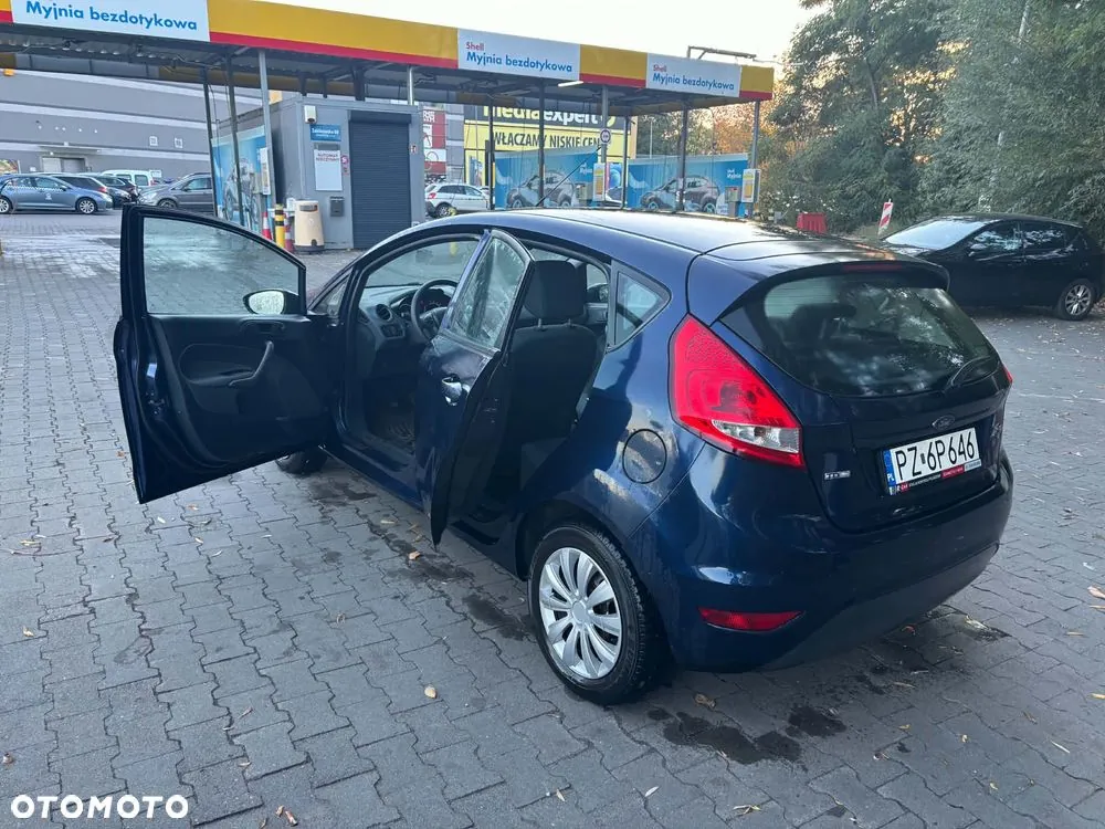 Ford Fiesta 2010 photo 2