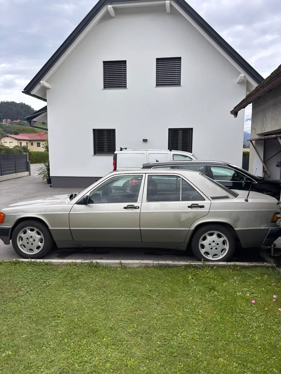 Mercedes-Benz 190 1990 photo 2