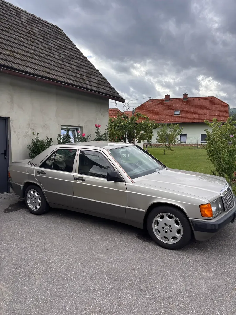 Mercedes-Benz 190 1990 photo 3