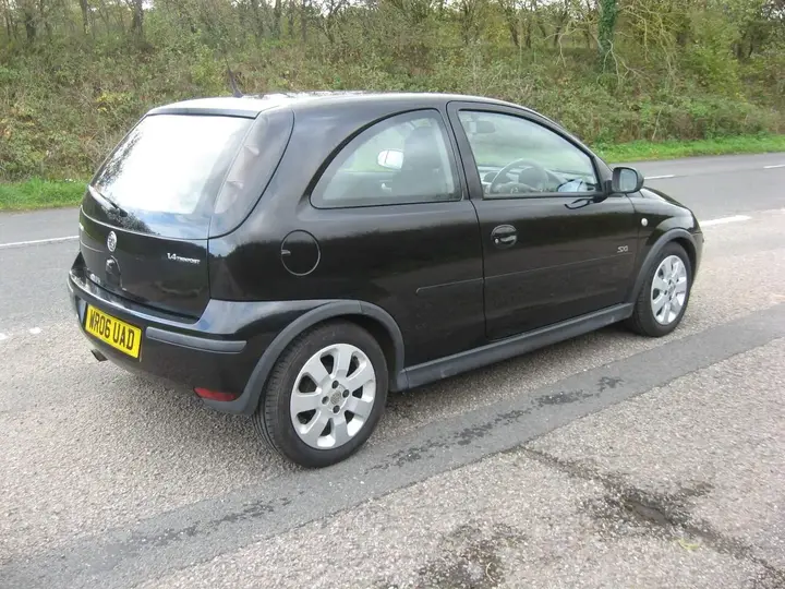 Vauxhall Corsa 2006 photo 2