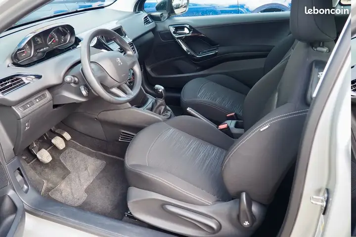 Peugeot 208 2016 photo 5