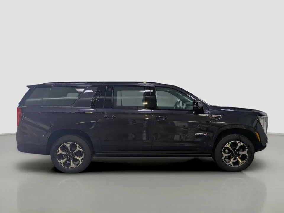 GMC Yukon Xl 2026 photo 2