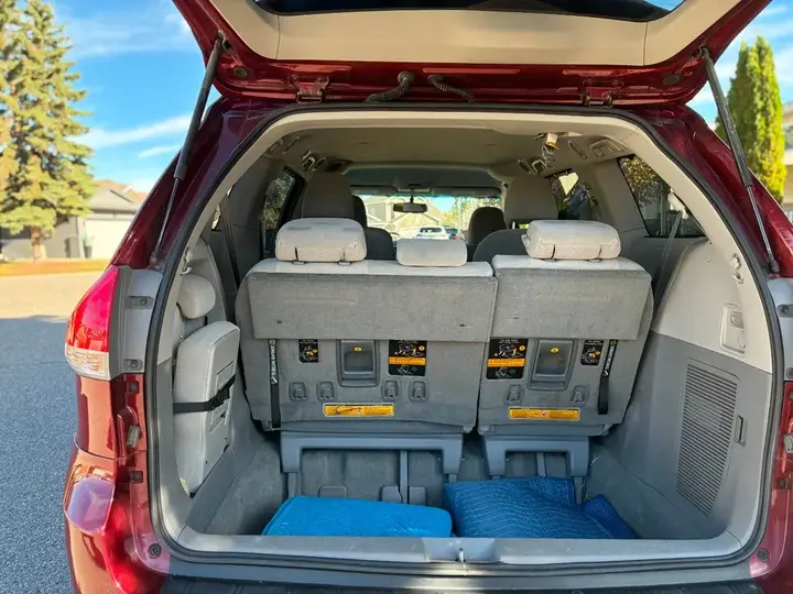 Toyota Sienna 2014 photo 4