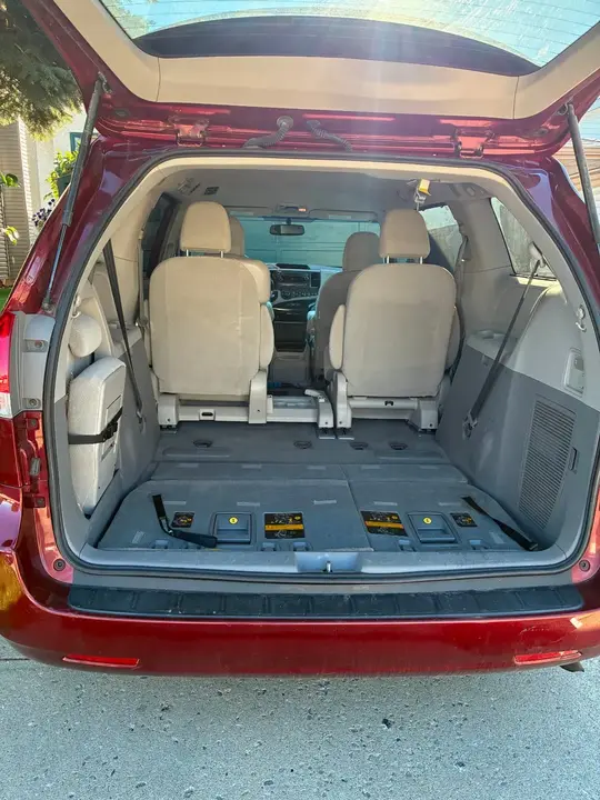 Toyota Sienna 2014 photo 3