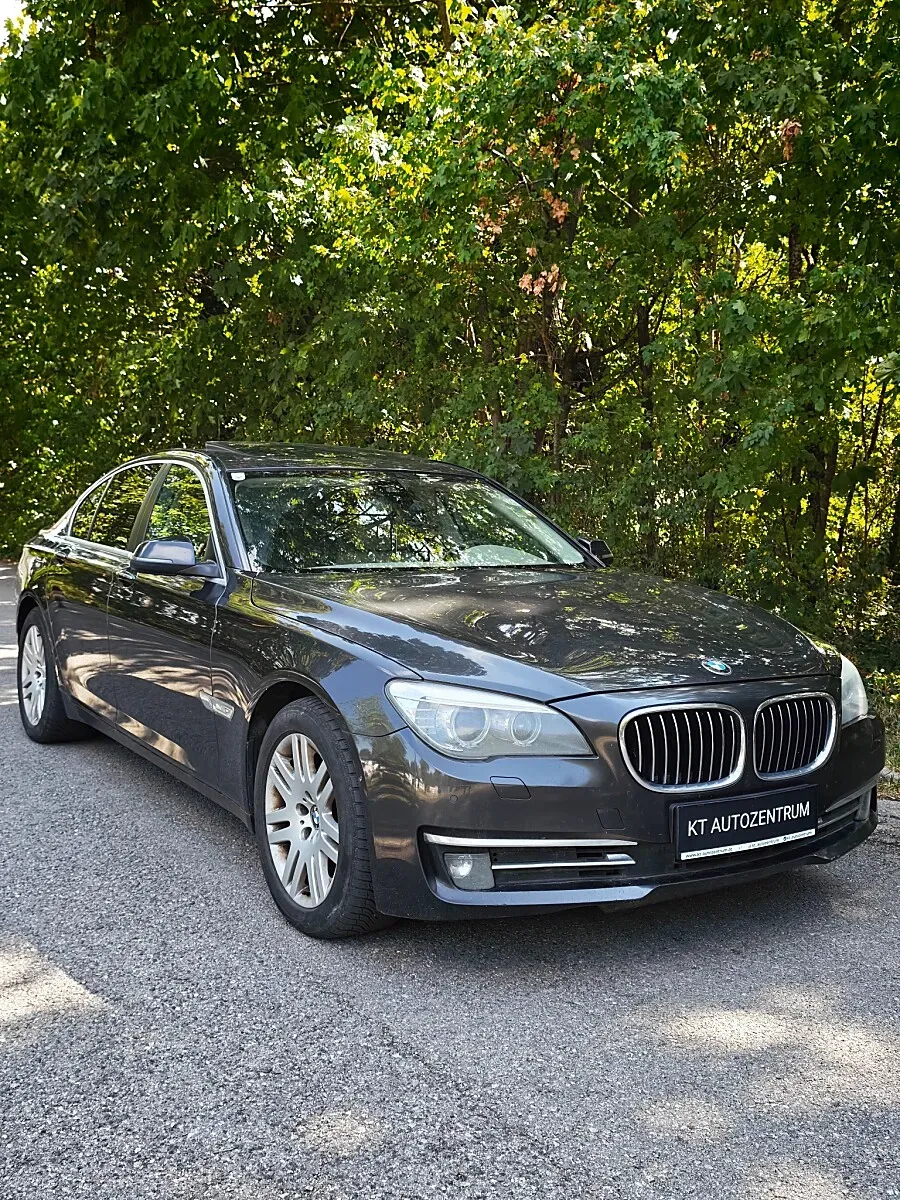 BMW 7 Series 2013 photo 2