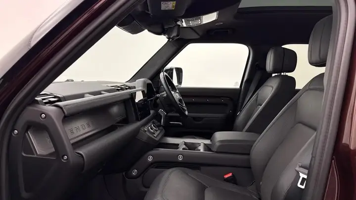 Land Rover Defender 110 2024 photo 3