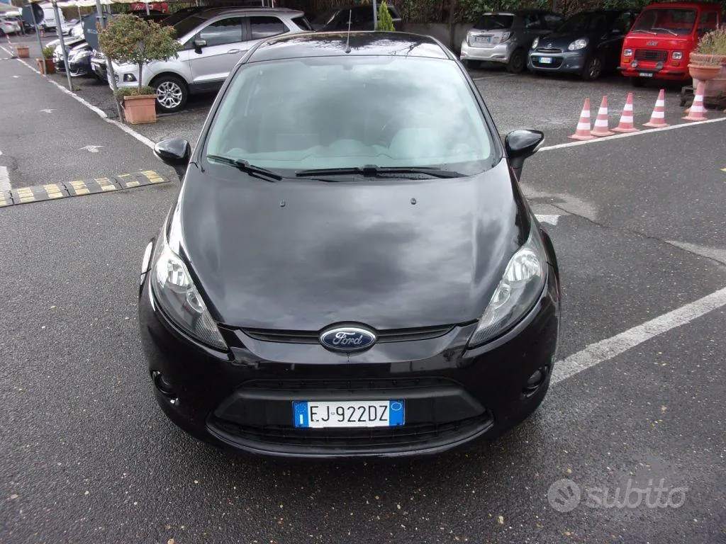 Ford Fiesta 2011 photo 2