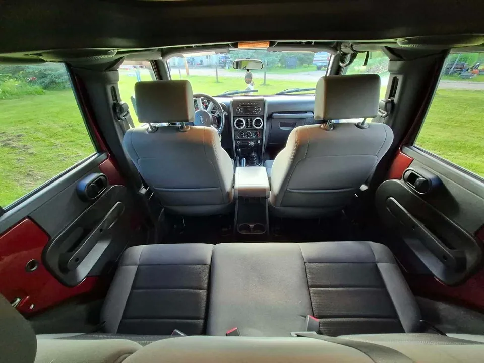 Jeep Wrangler Unlimited 2010 photo 5